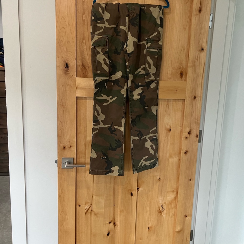 Good American Camouflage Cargo Pants - Picture 5 of 6